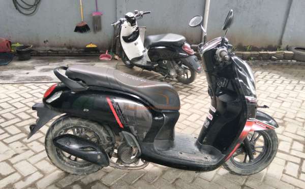 HONDA SCOOPY SPORTY