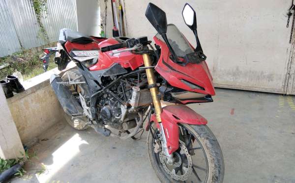 HONDA CBR 150 R