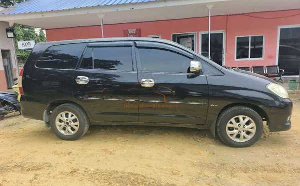 TOYOTA INNOVA V