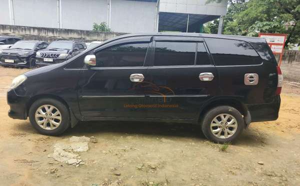 TOYOTA INNOVA V