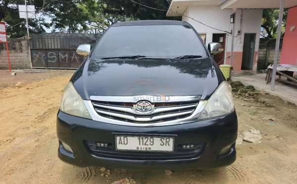 TOYOTA INNOVA V