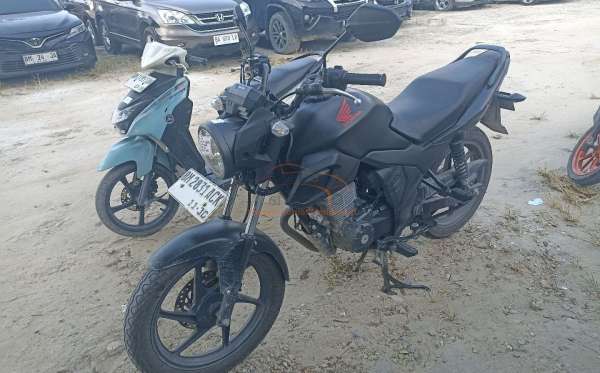 HONDA CB 150 Verza