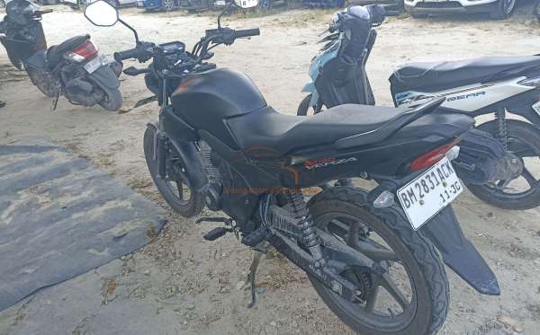 HONDA CB 150 Verza
