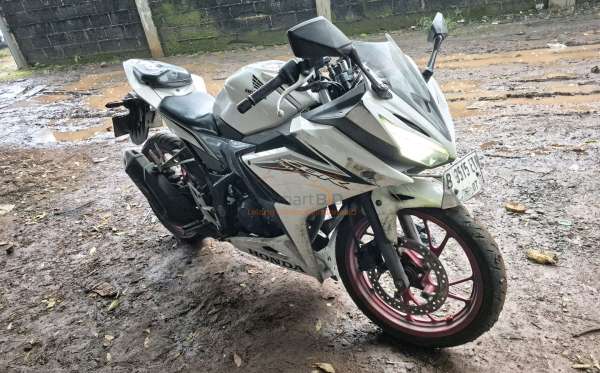 HONDA CBR 150 R
