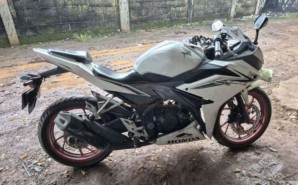 HONDA CBR 150 R