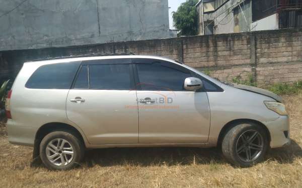 TOYOTA INNOVA G