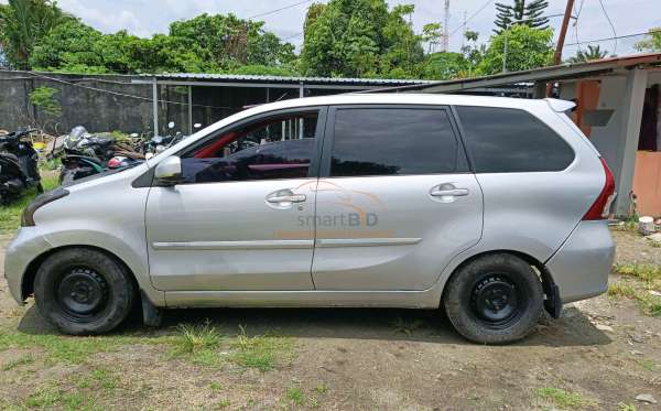 DAIHATSU XENIA