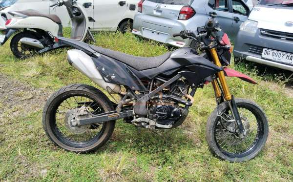 KAWASAKI  D-TRACKER SE
