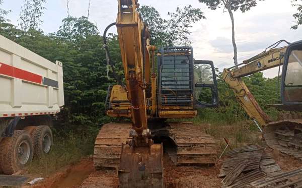 KOMATSU EXCAVATOR PC130F-7