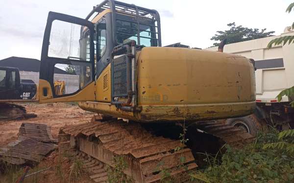 KOMATSU EXCAVATOR PC130F-7