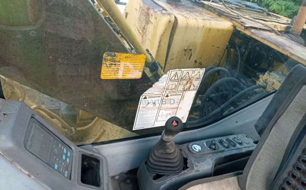 KOMATSU EXCAVATOR PC130F-7