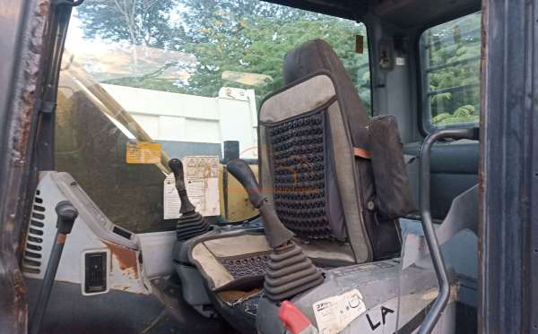 KOMATSU EXCAVATOR PC130F-7