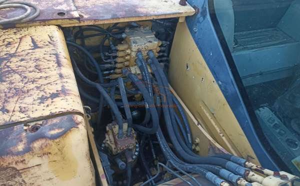 KOMATSU EXCAVATOR PC130F-7