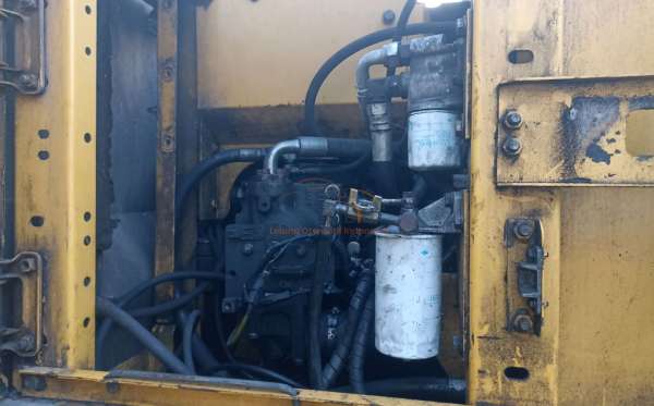 KOMATSU EXCAVATOR PC130F-7