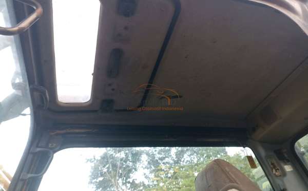 KOMATSU EXCAVATOR PC130F-7