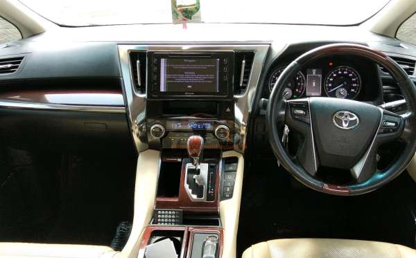 TOYOTA ALPHARD 2.5 G