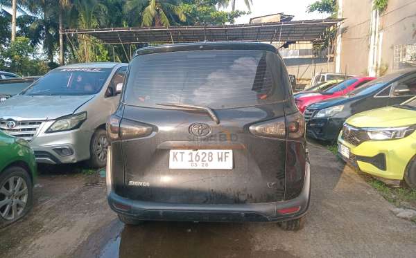TOYOTA SIENTA 1.5V