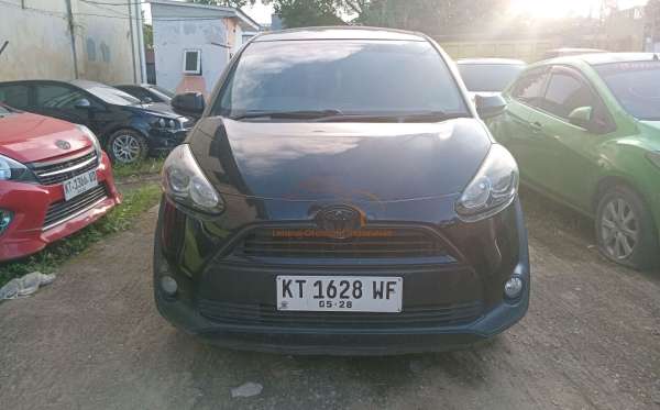 TOYOTA SIENTA 1.5V