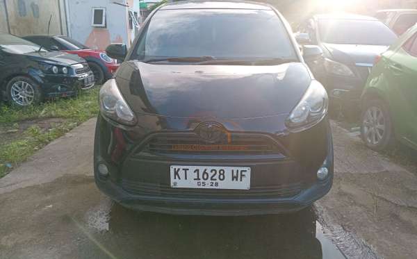 TOYOTA SIENTA 1.5V