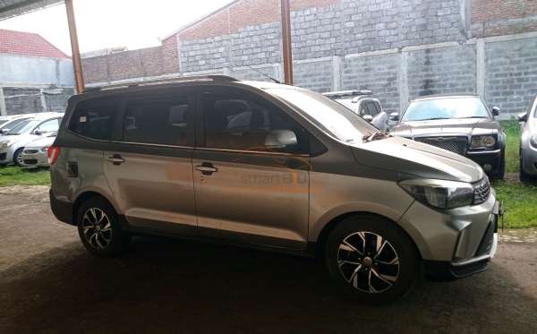 WULING CONFERO