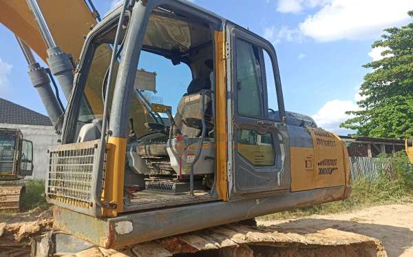 XCMG EXCAVATOR XE215C