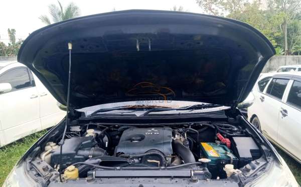 MITSUBISHI PAJERO SPORT 2.5L EXCEED (4X2)