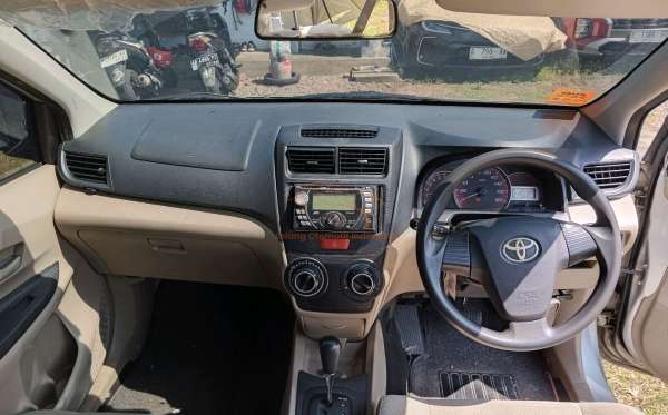 TOYOTA AVANZA 1.3 E