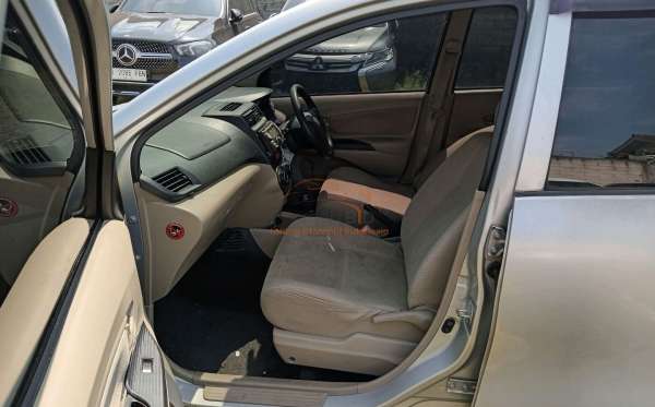 TOYOTA AVANZA 1.3 E