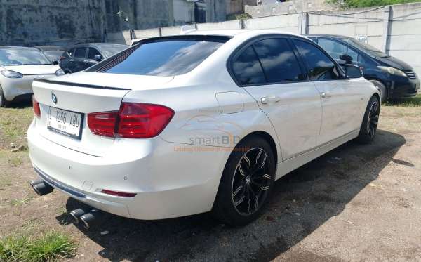 BMW 320I CKD AT