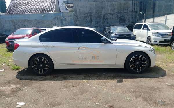 BMW 320I CKD AT