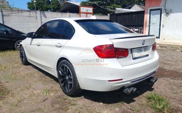 BMW 320I CKD AT