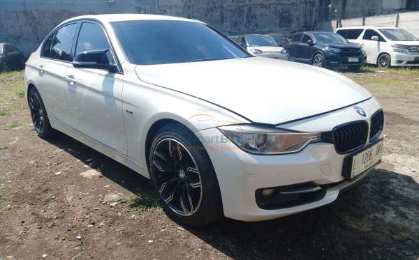 BMW 320I CKD AT