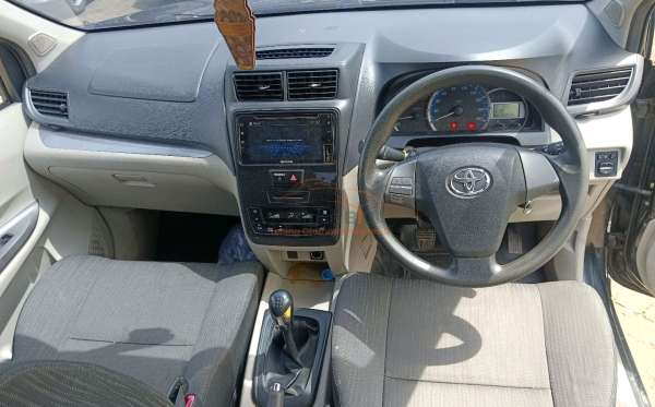 TOYOTA AVANZA