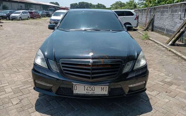 MERCEDES BENZ E 200