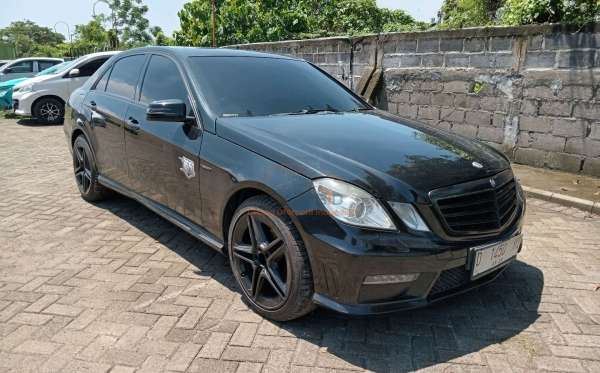 MERCEDES BENZ E 200