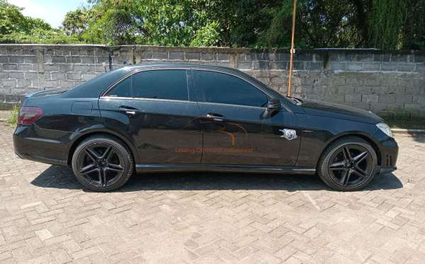 MERCEDES BENZ E 200