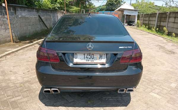 MERCEDES BENZ E 200
