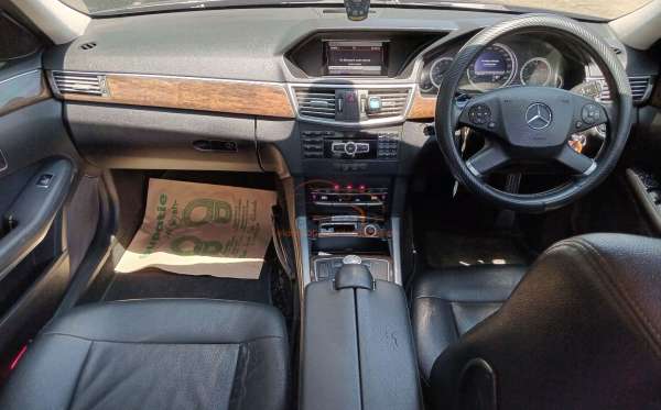 MERCEDES BENZ E 200