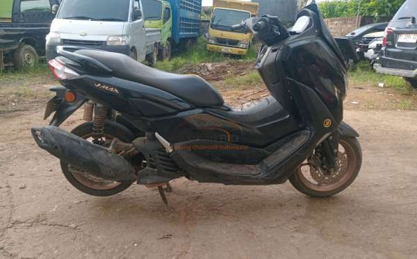 YAMAHA NMAX