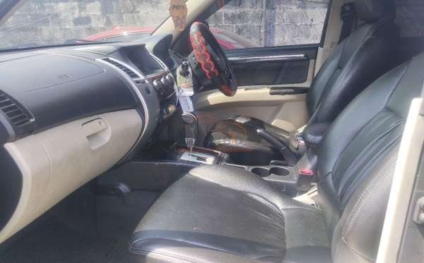 MITSUBISHI PAJERO SPORT