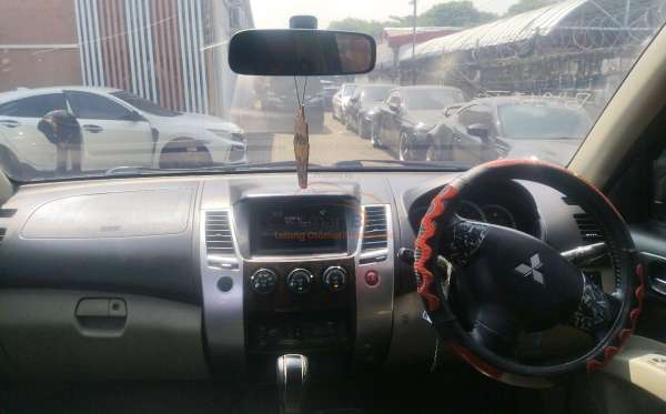 MITSUBISHI PAJERO SPORT