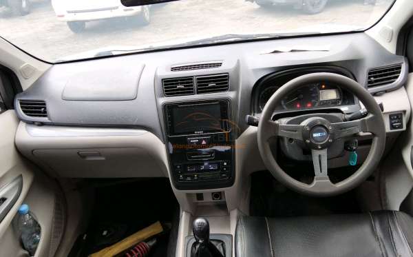 TOYOTA AVANZA