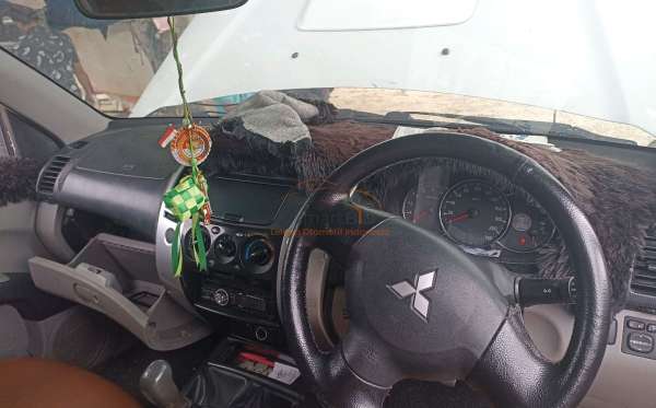 MITSUBISHI PAJERO SPORT 2.5 E GLX (4X4)