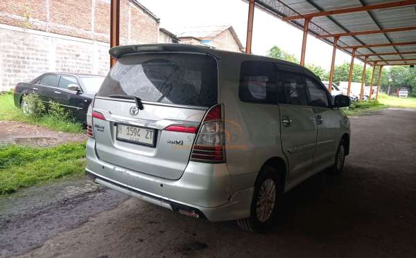 TOYOTA INNOVA V