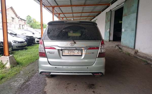 TOYOTA INNOVA V