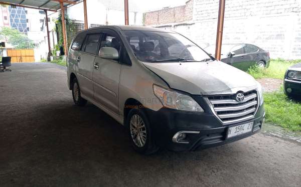 TOYOTA INNOVA V
