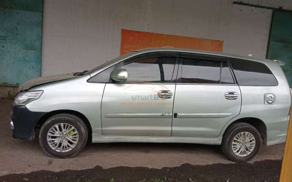 TOYOTA INNOVA V