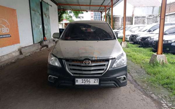 TOYOTA INNOVA V