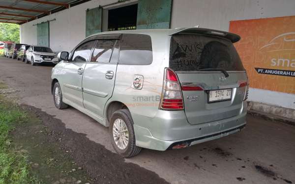 TOYOTA INNOVA V