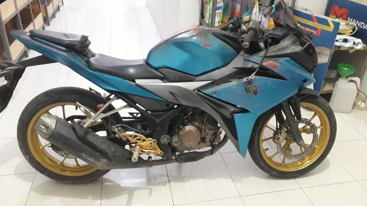 HONDA CBR 150 R
